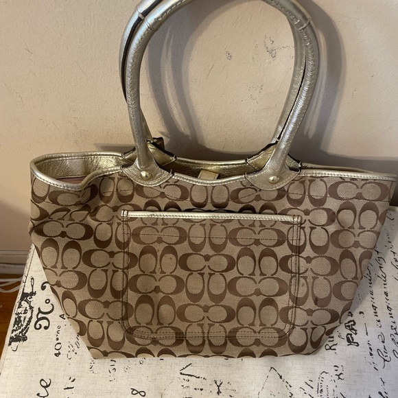 Coach purse, used but in good condition. Selling matching crossbody + wristlet - Picture 2 of 4